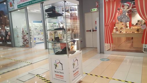 Il brand dell’Istituto Professionale Statale V. Mucci di Bra in vetrina nella galleria commerciale del Mercatò Big