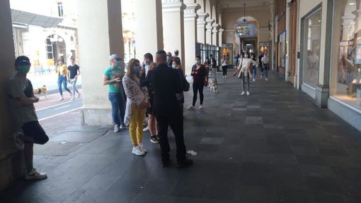 Basta mascherine all'aperto in zona bianca: il Cts dà il via libera, la data è il 28 giugno