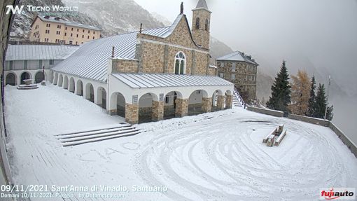 “Ciao” dal Santuario di Sant'Anna di Vinadio, sempre più immerso nella neve “Ciao” dal Santuario di Sant'Anna di Vinadio, sempre più immerso nella neve