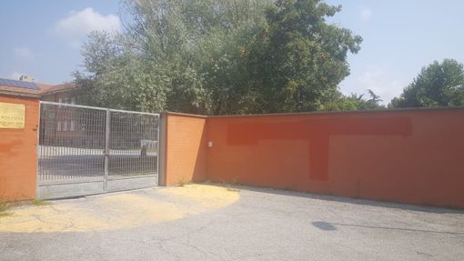 Atti vandalici sui muri della scuola media 3 di Bra: indagini in corso da parte della polizia municipale Atti vandalici sui muri della scuola media 3 di Bra: indagini in corso da parte della polizia municipale