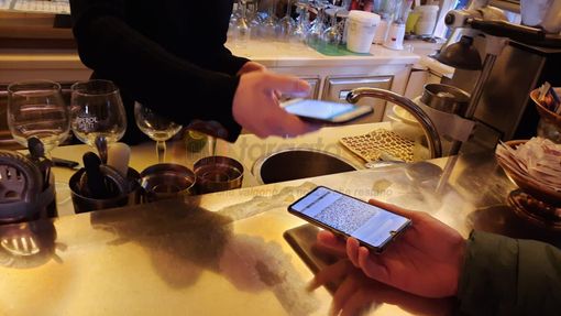 I controlli del green pass nei locali al chiuso saranno eliminati a partire dal 1° maggio