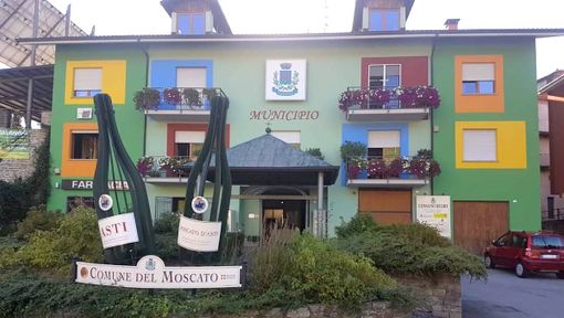 Il municipio di Cossano Belbo