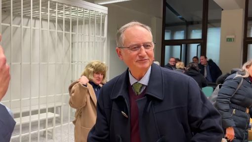 Mario Roggero nei secondi successivi alla pronuncia della sentenza. Il commerciante ha già annunciato l'intenzione di proporre appello Mario Roggero nei secondi successivi alla pronuncia della sentenza. Il commerciante ha già annunciato l'intenzione di proporre appello