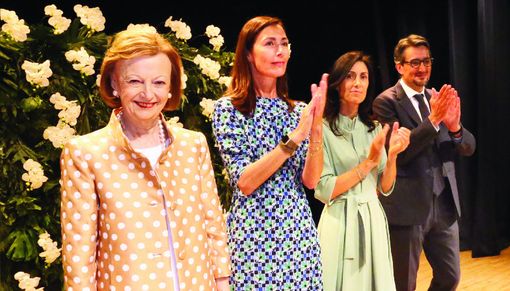 Giovanni Ferrero, con la madre Maria Franca Fissolo, la moglie Paola Rossi e la nuora Luisa Strumia Giovanni Ferrero, con la madre Maria Franca Fissolo, la moglie Paola Rossi e la nuora Luisa Strumia