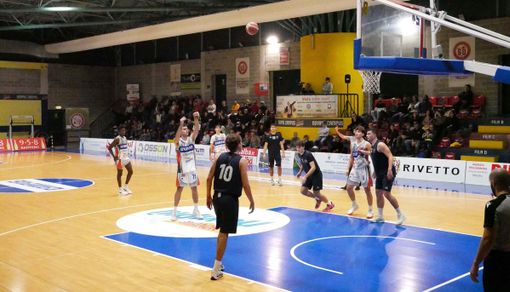 Basket Serie C: dopo otto anni torna il derby Alba-Bra, fischio d'inizio sabato alle 19 Basket Serie C: dopo otto anni torna il derby Alba-Bra, fischio d'inizio sabato alle 19