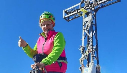 A Cavallermaggiore i funerali di Annamaria Bessone, la cercatrice di funghi morta dopo una caduta nel Vallone di San Bernolfo a Vinadio