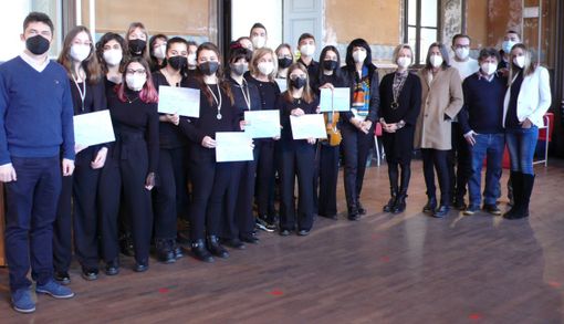 Gli studenti premiati durante la cerimonia al Liceo Musicale "Leonardo Da Vinci" di Alba