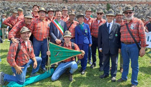 Il gruppo Ana di Bra con l’assessore Messa, a Vicenza per la 95ª Adunata Nazionale degli Alpini Il gruppo Ana di Bra con l’assessore Messa, a Vicenza per la 95ª Adunata Nazionale degli Alpini