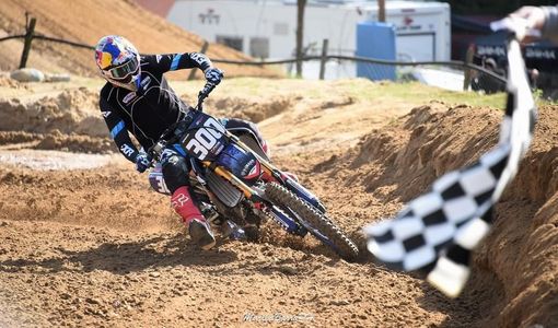 Luca Marra ripreso in curva