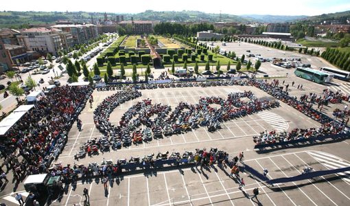 Passione Vespa: Alba apre la stagione dei raduni in Piemonte Passione Vespa: Alba apre la stagione dei raduni in Piemonte