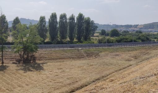 Nei pressi dell'ingresso autostradale la zona dove è prevista la realizzazione dell'impianto Nei pressi dell'ingresso autostradale la zona dove è prevista la realizzazione dell'impianto