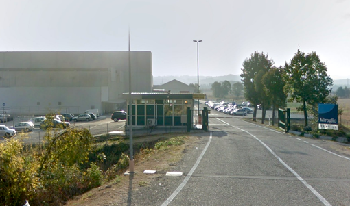 L'ingresso dello stabilimento ex Miroglio di regione Piana a Govone