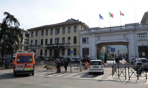 L'ingresso dell'ospedale delle Molinette di Torino L'ingresso dell'ospedale delle Molinette di Torino