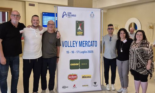 Cuneo Volley alla tre giorni di Bologna. Da sx: Dario Da Roit, Gabriele Costamagna, Paolo Brugiafreddo, Davide Bima, Silvia Canale e Stella Testa Cuneo Volley alla tre giorni di Bologna. Da sx: Dario Da Roit, Gabriele Costamagna, Paolo Brugiafreddo, Davide Bima, Silvia Canale e Stella Testa