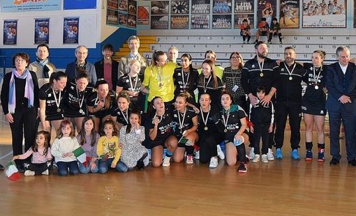 I festeggiamenti per la vittoria arrivata ieri al Palazzetto di Bra