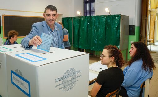 Fossano, ha votato il sindaco uscente Dario Tallone