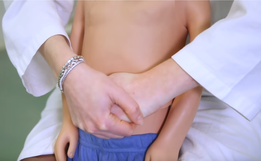 Maestra di Asti salva un bambino grazie alla manovra di Heimlich. Icardi: "Fondamentale che tutti siano preparati"