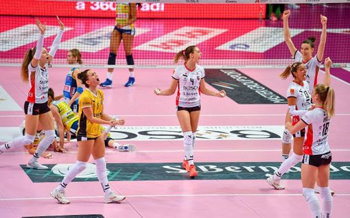 Una straordinaria Bosca S.Bernardo Cuneo ha infiammato i 2.800 spettatori del Palazzo dello sport di Cuneo (credit Danilo Ninotto)