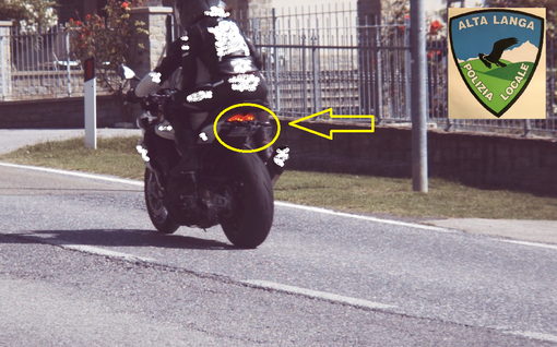 Sulla "Pedaggera" con targa contraffatta per sfuggire ai velox a bordo di potenti "due ruote" Sulla "Pedaggera" con targa contraffatta per sfuggire ai velox a bordo di potenti "due ruote"