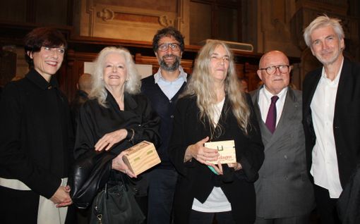 Alba, inaugurata la mostra "Lynn Davis & Patti Smith" Alba, inaugurata la mostra "Lynn Davis & Patti Smith"