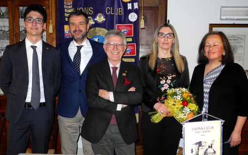 Alcuni momenti della serata che, al Lions Club Carrù-Dogliani, ha avuto ospite il tenente colonnello Biagio Fabrizio Carillo Alcuni momenti della serata che, al Lions Club Carrù-Dogliani, ha avuto ospite il tenente colonnello Biagio Fabrizio Carillo