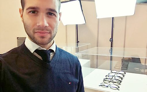 A 27 anni fonda "Nowave", start-up che vende occhiali anti luce blu. Il successo di Mauro Piras (VIDEO)