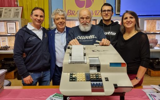 Gastone Garziera con gli amici del Caffè letterario di Bra