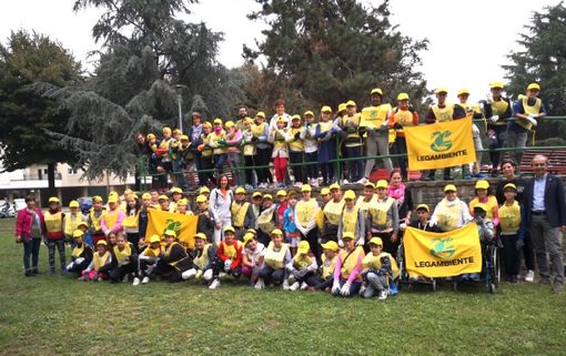 Bra, 70 bimbi della Primaria Mosca impegnati nella giornata di "Puliamo il Mondo" Bra, 70 bimbi della Primaria Mosca impegnati nella giornata di "Puliamo il Mondo"