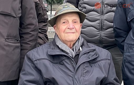 Penne nere in lutto per la morte di Giuseppe Falco, uno degli ultimi reduci della campagna di Russia