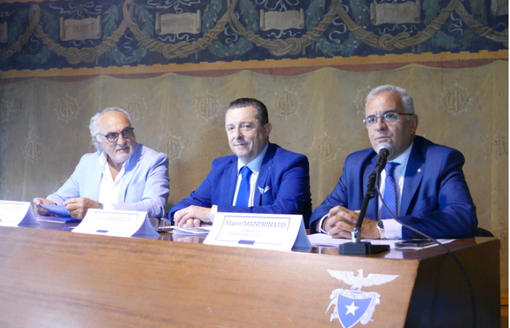 Il tavolo dei relatori durante la conferenza stampa. Da sinistra: Bruno Migliorati, presidente Cai Regione Piemonte; Luca Chiapella, presidente Confcommercio Cuneo, Marco Manfrinato, direttore Confcommercio Cuneo