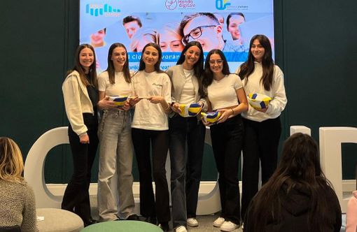 Roll Cloud Lavorare sulla nuvola, il Team 3 “Ponti digitali” dell'IIS Peano Pellico di Cuneo ha vinto la sfida con il progetto “ChiaroClic”