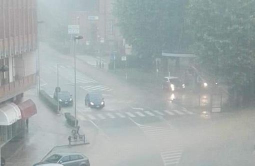 Un'immagine del violentissimo temporale che ha investito la città sabato scorso Un'immagine del violentissimo temporale che ha investito la città sabato scorso