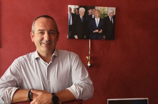 Luca Serale nell'ufficio dell'Assessorato ai Lavori Pubblici Luca Serale nell'ufficio dell'Assessorato ai Lavori Pubblici