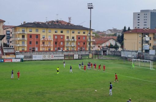 Un calcio di punizione del Cuneo