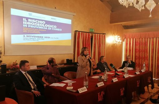 Un momento dell'incontro andato in scena ieri all'Hotel Calissano di Alba