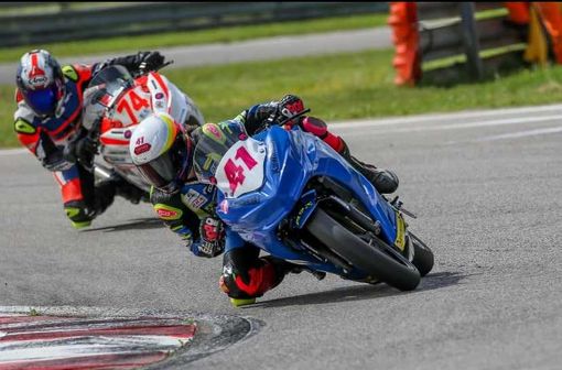 Arianna Barale davanti a Martina Guarino