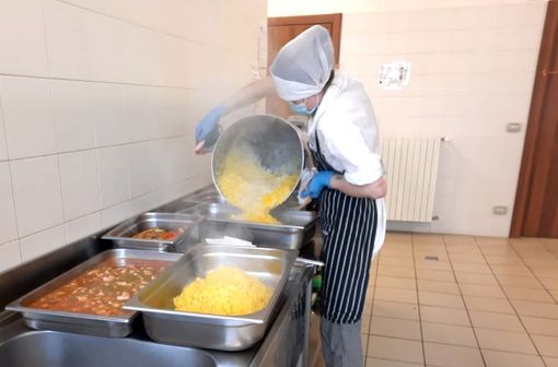 Da Vezza d’Alba 350 pasti al giorno per le scuole del territorio Da Vezza d’Alba 350 pasti al giorno per le scuole del territorio
