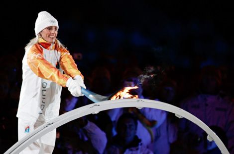 Stefania Belmondo con la fiaccola olimpica