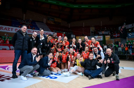 La Honda Cuneo Granda Volley festeggia la vittoria (foto di Danilo Ninotto) La Honda Cuneo Granda Volley festeggia la vittoria (foto di Danilo Ninotto)