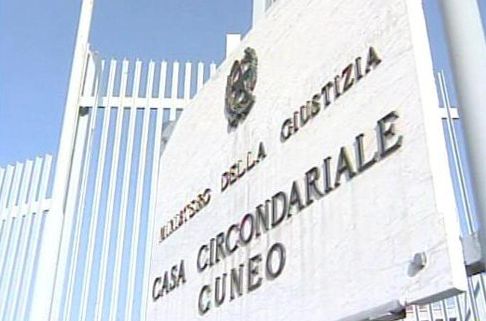 "Tre agenti della penitenziaria aggrediti nel carcere di Cuneo"