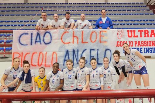 La Lpm e alcuni Ultras Puma accanto allo striscione per la piccola Chloe