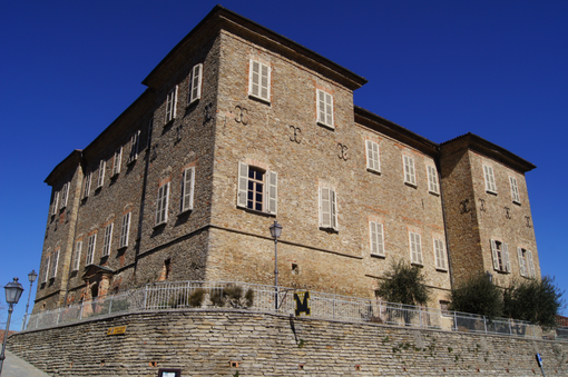 A Mango riapre l'Enoteca Regionale Colline del Moscato d'Asti. Il taglio del nastro affidato a Lorenzo Sonego A Mango riapre l'Enoteca Regionale Colline del Moscato d'Asti. Il taglio del nastro affidato a Lorenzo Sonego