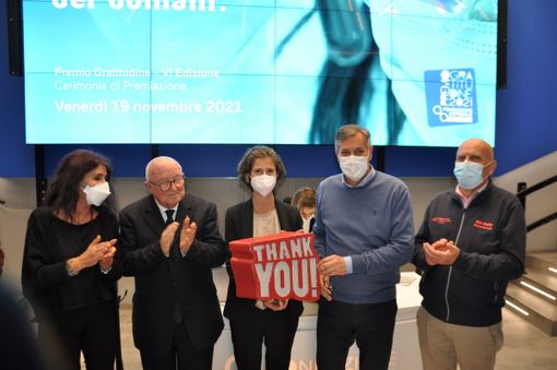 Elisabetta Vitali riceve il premio della Fondazione Ospedale Alba Bra