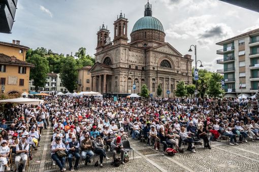 Oltre 130 ospiti, 35milae presenze e tre giorni di piazze gremite il Festival della TV a Dogliani Oltre 130 ospiti, 35milae presenze e tre giorni di piazze gremite il Festival della TV a Dogliani