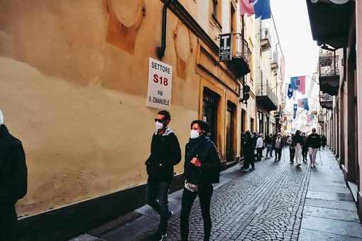 Via Maestra (foto di Barbara Guazzone) Via Maestra (foto di Barbara Guazzone)