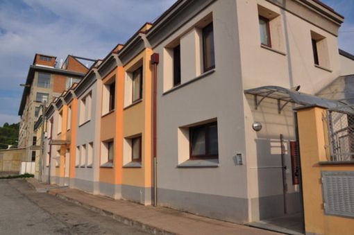 Al Centro di prima accoglienza di via Pola ad Alba lavori in ritardo e "20 ospiti in attesa di collocazione"