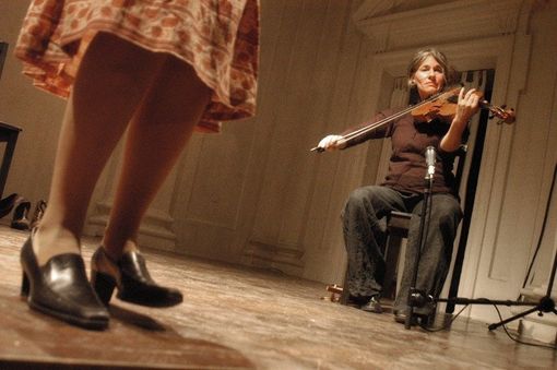 Il teatro Salomone di Cherasco chiude la stagione con un viaggio tra cinema e teatro