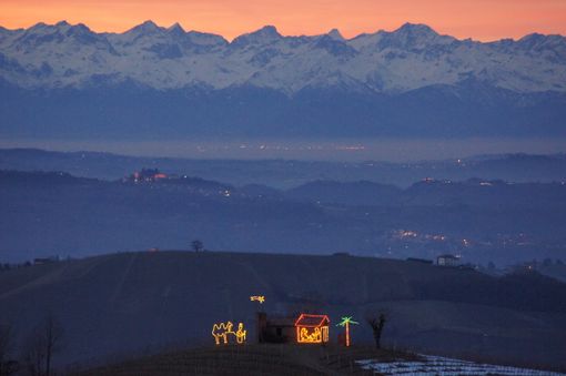 Il Presepe di Luce illumina le colline di Mango