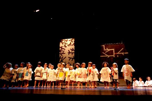 Nel fotoservizio di Claudio Mainini e Bartolomeo Costamagna alcuni momenti dello spettacolo andato in scena al Teatro Sociale