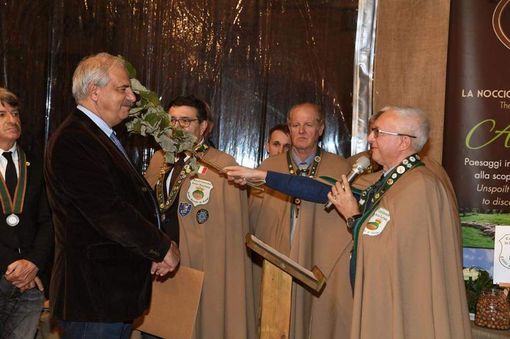 Tre nuovi accoliti della Nocciola per la Confraternita della Tonda Gentile di Langa